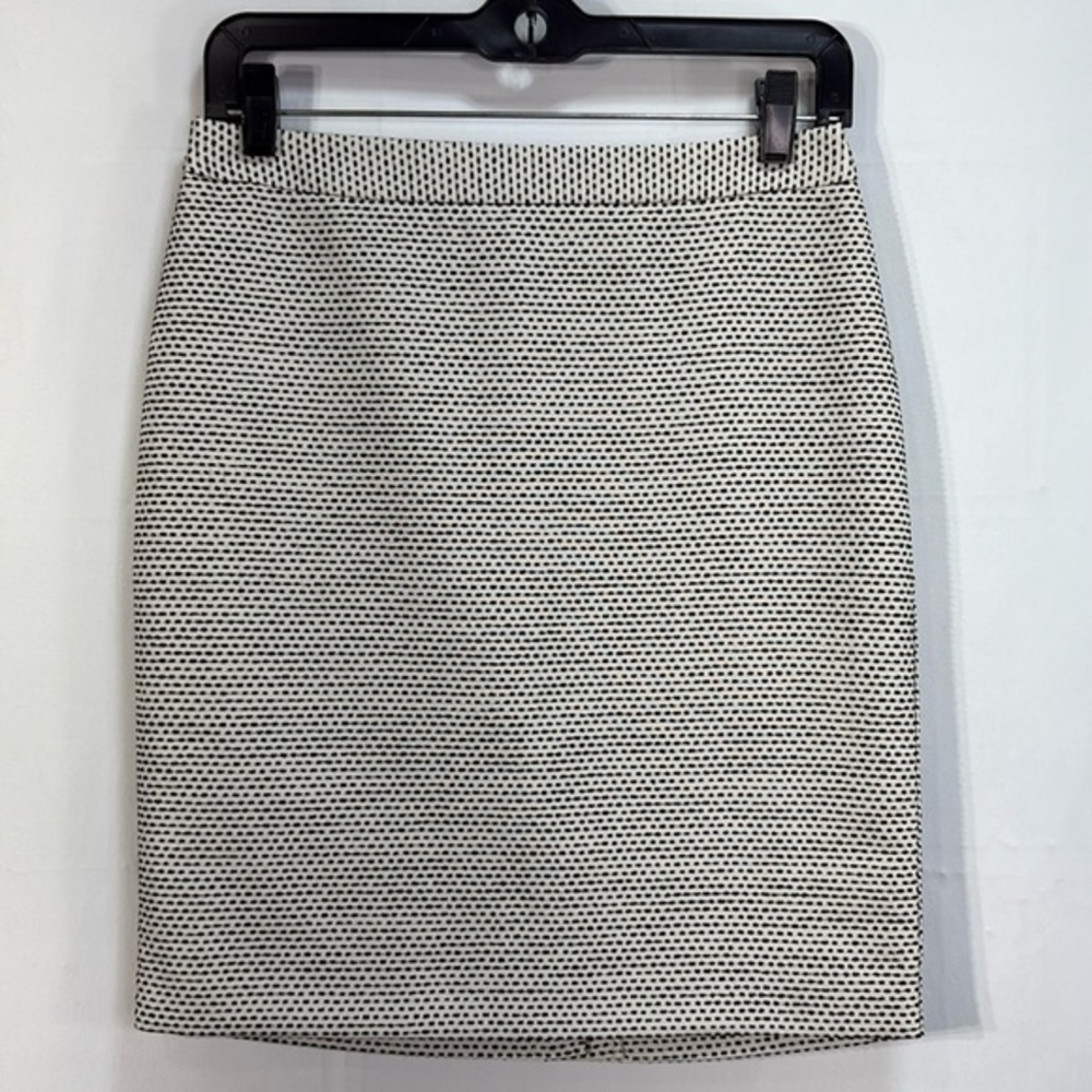 🍩 nwt Loft moire dot pencil skirt cream black